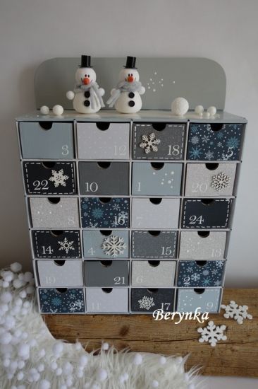 Adventní kalendář šedo-antracitový se sněhuláky