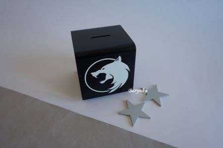 Dřevěná pokladnička se Zaklínačem