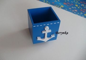 Dřevěný stojánek na tužky s kotvou