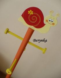 Věšák - němý sluha se šnekem