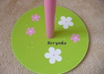 Věšák - němý sluha se šnekem