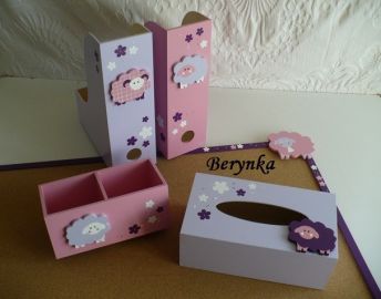 Dřevěné dekorace - s ovečkou - k tapetě