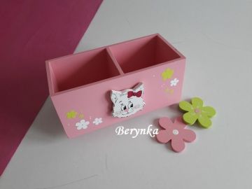 Dřevěný stojánek na tužky s kočičkou