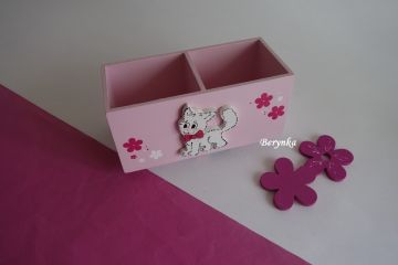 Dřevěný stojánek na tužky s kočičkou