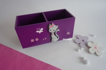 Dřevěný stojánek na tužky s kočičkou