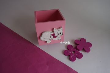 Dřevěný stojánek na tužky s kočičkou