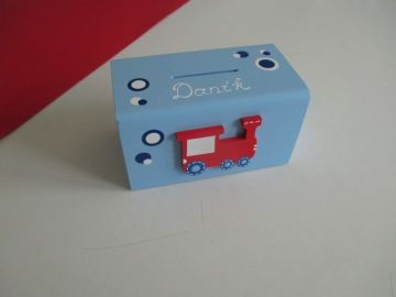 Dřevěná pokladnička s mašinkou