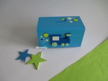 Dřevěná pokladnička s mašinkou