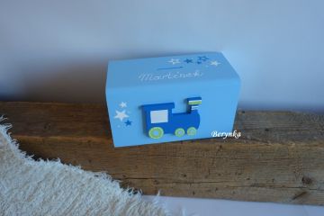 Dřevěná pokladnička s mašinkou