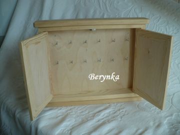 Dřevěná skříňka na klíče s ovečkami