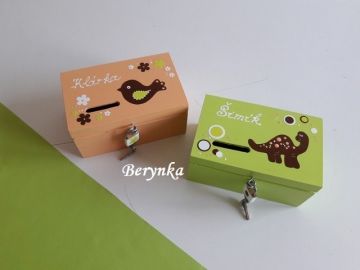 Dřevěná pokladnička s dinosaurem