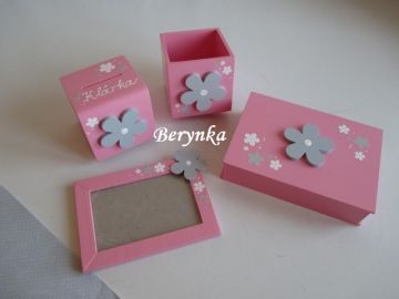 Dřevěné dekorace - šedo-růžové s kytičkou