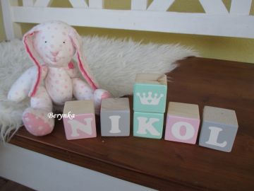 Dřevěné kostičky šedo-mátovo-růžové