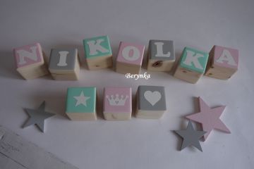 Dřevěné kostičky šedo-mátovo-růžové