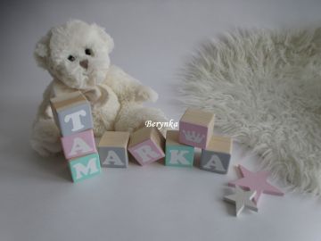 Dřevěné kostičky šedo-mátovo-růžové