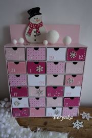 Adventní kalendář růžovo-malinový se sněhulákem