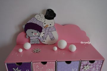 Adventní kalendář růžovo-fialový se sněhulákem a kočičkou