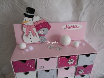 Adventní kalendář růžovo-fialový se sněhulákem a kočičkou