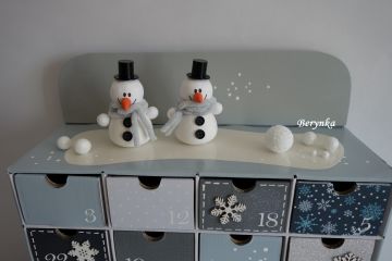 Adventní kalendář šedo-antracitový se sněhuláky