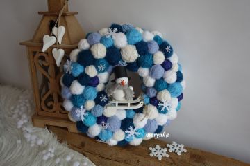 Klubíčkový věnec v tyrkysové