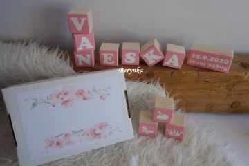 Dřevěné kostičky růžové