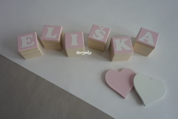 Dřevěné kostičky růžové