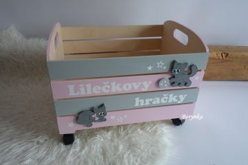 Dřevěná bedýnka s kočičkou a pejskem