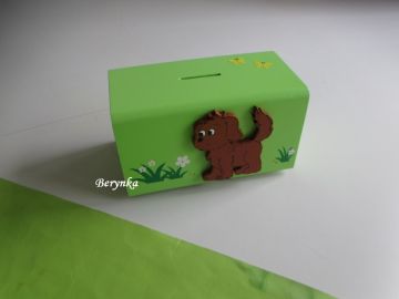 Dřevěná pokladnička s pejskem