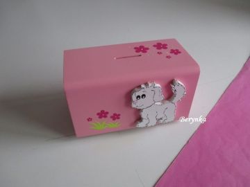 Dřevěná pokladnička s pejskem