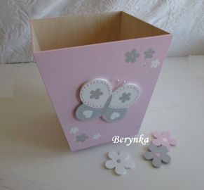 Odpadkový koš s motýlkem