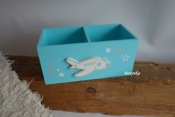 Dřevěný stojánek na tužky s letadlem