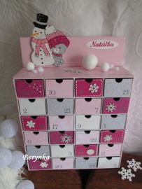 Adventní kalendář se sněhulákem a koťátkem