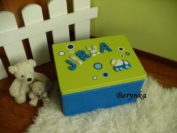 Dřevěné bedýnky s písmenky a autíčky - různá provedení