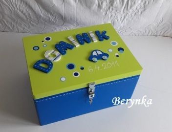 Dřevěné bedýnky s písmenky a autíčky - různá provedení