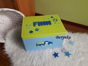 Dřevěné bedýnky s písmenky a autíčky - různá provedení