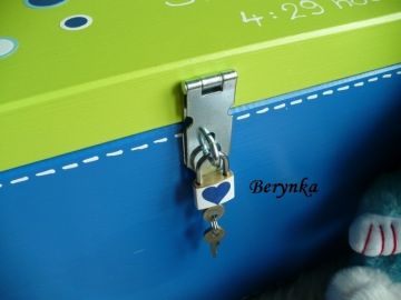 Dřevěné bedýnky s písmenky a autíčky - různá provedení