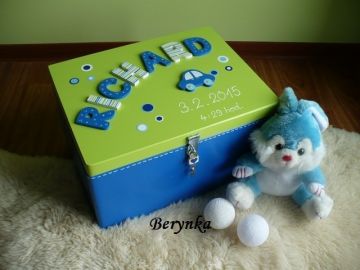 Dřevěné bedýnky s písmenky a autíčky - různá provedení