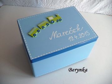 Dřevěné bedýnky s písmenky a autíčky - různá provedení