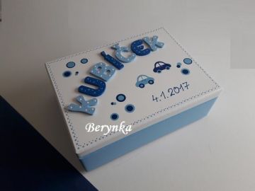 Dřevěné bedýnky s písmenky a autíčky - různá provedení