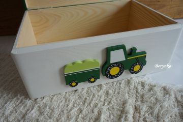 Dřevěné bedýnky s písmenky a autíčky - různá provedení