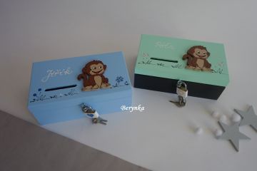 Dřevěná pokladnička s opičkou