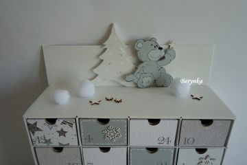 Adventní kalendář *bílo-šedý* s medvídkem - různá provedení