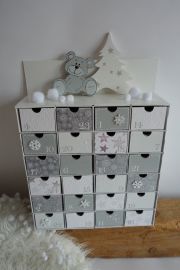 Adventní kalendář *bílo-šedý* s medvídkem - různá provedení