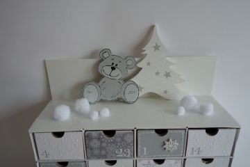 Adventní kalendář *bílo-šedý* s medvídkem - různá provedení