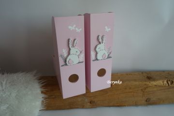 Dřevěný šanon se zajíčky v trávě