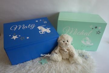 Dřevěná vzpomínková bedýnka se znamením zvěrokruhu