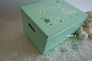 Dřevěná vzpomínková bedýnka se znamením zvěrokruhu