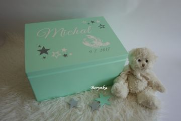 Dřevěná vzpomínková bedýnka se znamením zvěrokruhu