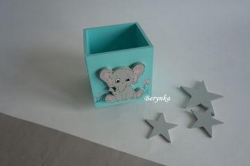 Dřevěný stojánek na tužky se sloníkem