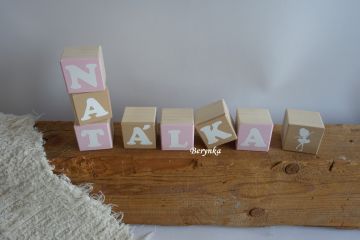 Dřevěné kostičky růžovo-kávové